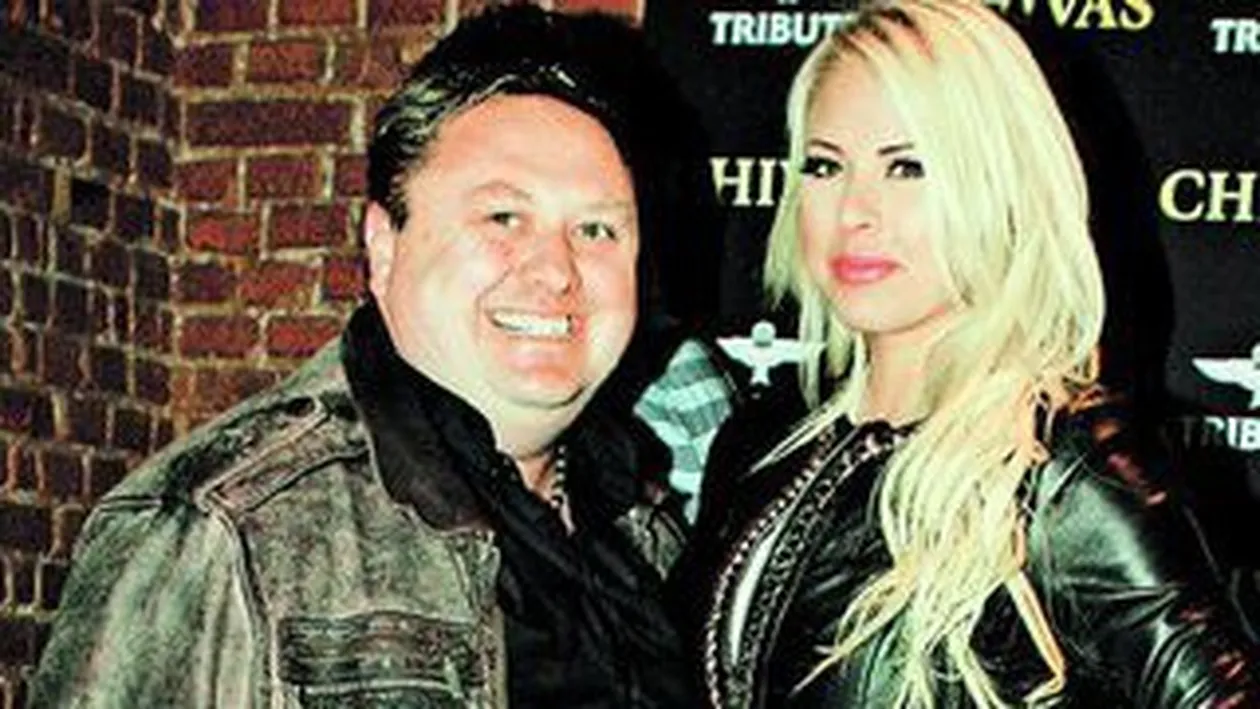 Radu Groza si-a furat-o de la iubita in club. Roxana Nemes l-a pocnit cu telefonul in fata