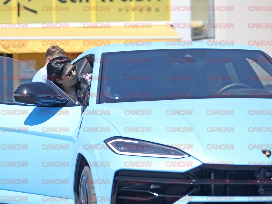 Andreea Bostănică are un Lamborghini Urus turcoaz