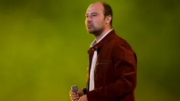 Implinesc noua ani de casnicie, dar se poarta ca la inceput! Mihai Georgescu de la Bere Gratis si-a scos fetele in oras, de Paste!