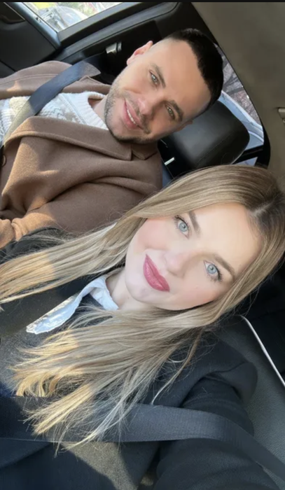 Cel mai nou cuplu din showbiz! S-au cunoscut într-un studio de înregistrări și s-au îndrăgostit: ”Erau ca niște porumbei”