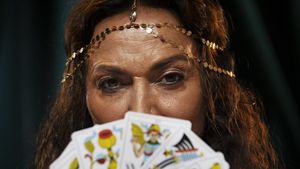 Cartea de Tarot a zilei de azi, 4 martie 2026. 2 de Spade anunță o decizie pe care nu o mai poți amâna