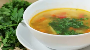 Ciorba bănățeană de post a surorii Maria de la Mănăstirea Brebu. Rețeta simplă făcută cu răbdare, credință și „smântână” din caju