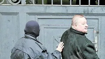 Primarii arestati, acuzati ca i-au cerut bani interlopului Florian Puiu. Turnati la DNA de santajistul lui Zicu