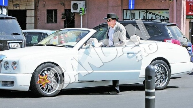 A dat Rolls-ul pe Bentley! Dan Nicorescu schimba limuzinele de lux ca pe palarii