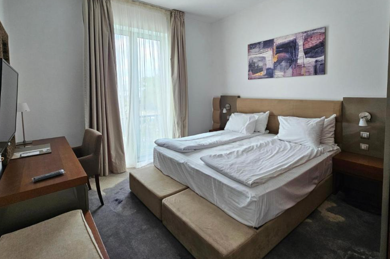 Cât costă o noapte de cazare, de sărbători, în hotelul lui Gică Hagi din Mamaia? Condiții de 5 stele și prețuri pe măsură/ sursă foto: Booking