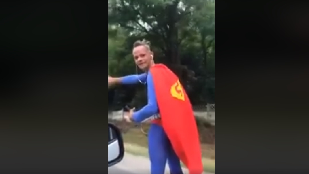 Nu e banc! Superman a fost tras pe dreapta de polițiștii din România