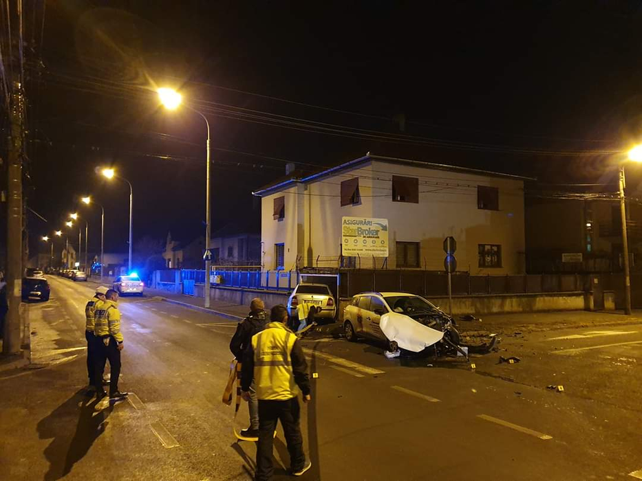 Accident de circulație în Sibiu. Două persoane rănite au fost transportate la spital