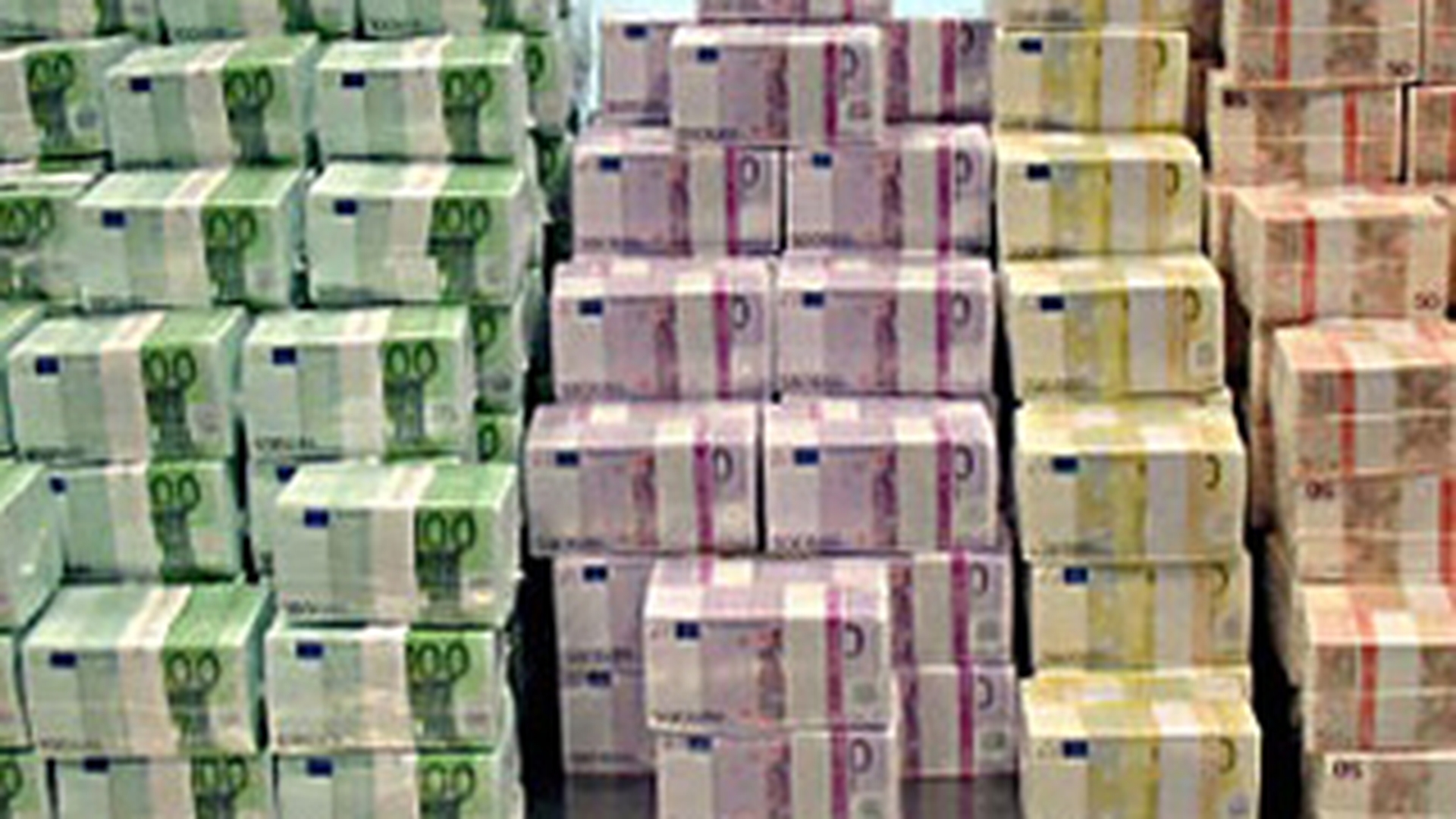 Doi barbati au dat spaga 12.000 de euro unei femei pentru a ii angaja intr-o institutie publica, dar s-au ales cu nimic!