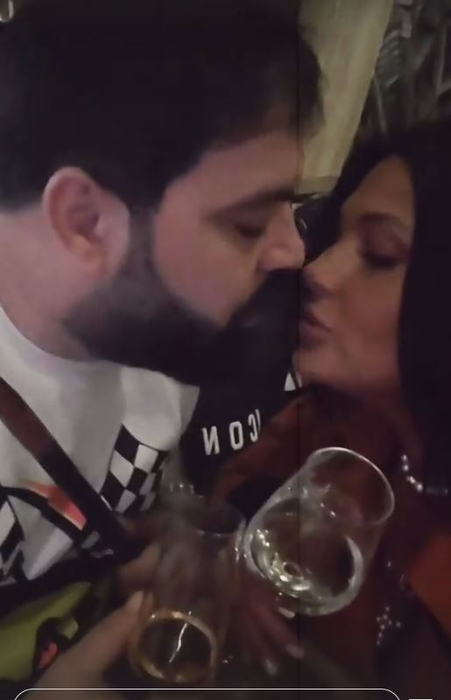 Roxana Dobre și Florin Salam s-au filmat într-un moment intim. Cum arată abdomenul brunetei după 3 sarcini | FOTO & VIDEO