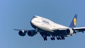Sute de zboruri au fost anulate joi din cauza unei greve a angajaților Lufthansa
