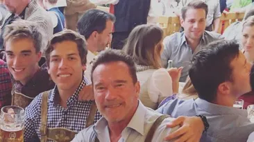 Așa tată, așa fiu! Cum arată băiatul de 22 de ani al lui Arnold Schwarzenegger, conceput cu fosta lui menajeră