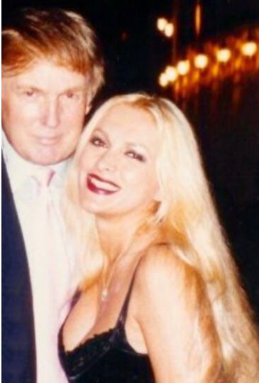 Donald Trump s-a iubit cu o româncă. Cine este și cum arată Mădălina, femeia care i-a furat mințile președintelui Americii