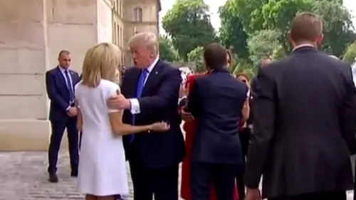 Donald Trump a ravnit la Prima Doamna a Frantei! Ce complimente deplasate i-a facut lui Brigitte Macron, de fata cu sotia lui