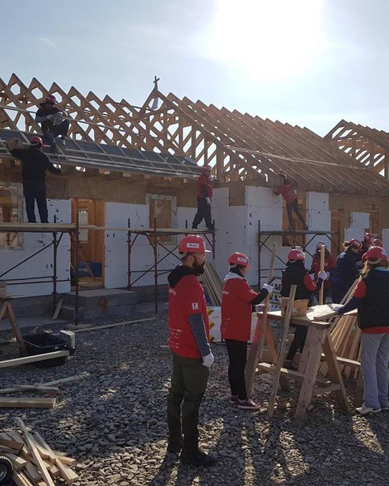 De la munca în construcții, direct în rochia de mireasă! Roxana Ciuhulescu, o viață plină de suspans și adrenalină