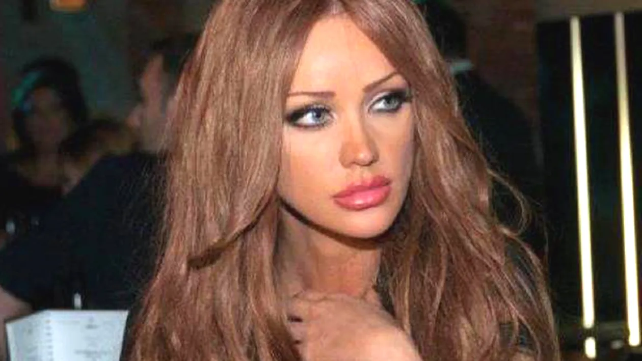 Victor Slav si Adi Cristea o sa turbeze de gelozie! Bianca Dragusanu, in bratele unui barbat GOL