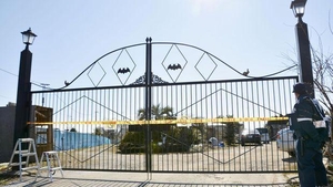 Un leu şi-a atacat îngrijitorii de la o grădină zoo, iar momentul a fost cât se poate de şocant: Se zbat între viaţă şi moarte după ce au fost muşcaţi de cap 