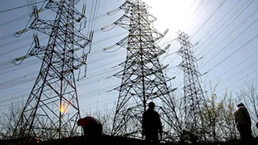 Aproape 40 de localitati din Prahova si Dambovita, fara energie electrica din cauza vantului