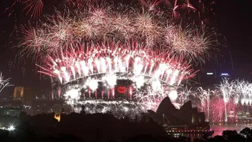 2013 e aici! Sydney este cel mai important oraş din lume care a celebrat deja sosirea Anului Nou! Ce show minunat de artificii!