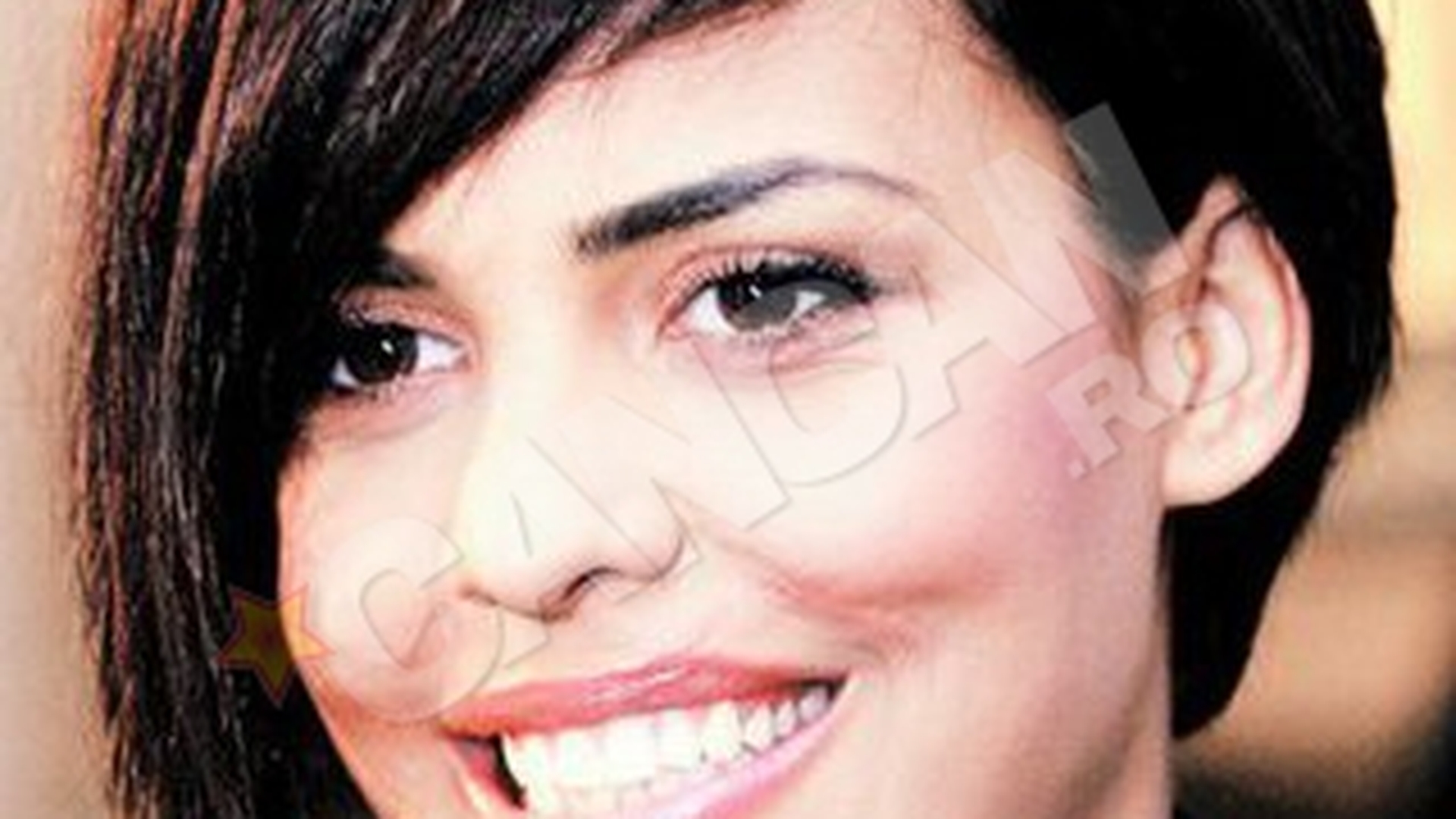 Andreea Popescu se opereaza la Paris pe 7.000 de euro! Isi reconstruieste fata!
