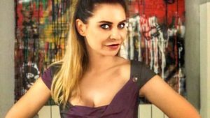 Tendinţele toamnă-iarnă. Adina Buzatu te învaţă cum să-ţi croieşti stilul combinând aceleaşi piese
