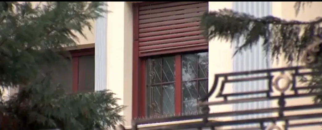 Astroloaga Roxana Lușneac spune că vila a fost amenajată ca o fortăreață foto: captură video Antena 3