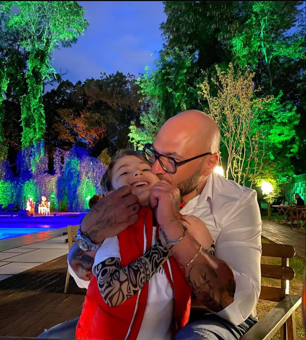 Reuniune de familie! Andreea Mantea, surpriză de ziua lui Cristian Mitrea. Vedeta a venit în România, împreună cu David