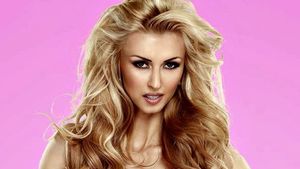 Ce sexy e Andreea Bălan in noul videoclip! Mai provocatoare ca oricând, solista dansează demential alături de 40 de fete