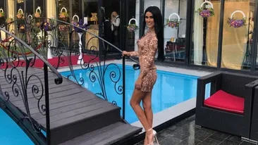 Daniela Crudu, la proba costumului de baie! Bruneta a încins atmosfera când a ieşit aşa la plajă
