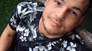 Na situaţie la Mamaia, între un prezentator şi colega. A ”pipăit-o” în mare pe asistenta din Antenă!