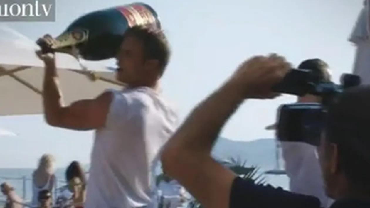 Extravagantele printului Al Habtoor: face petreceri memorabile si le uda cu frigidere intregi pline cu sticle din cea mai scumpa sampanie! Vezi imaginile incendiare!