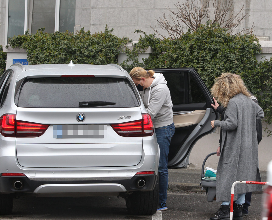 Familia Laufer se pregătește de plecare