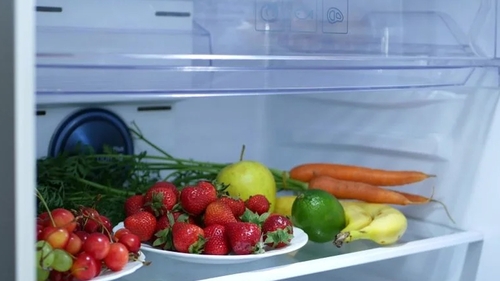 Nu mai ține aceste legume și fructe în frigider! Se strică mai repede, iată unde trebuie să pui roșiile