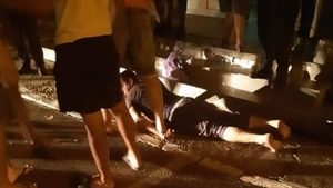 Un bărbat dezbrăcat a încercat să violeze o femeie într-o stație de autobuz în Constanța. Reacția scandaloasă a polițiștilor după ce martorii au sunat la 112