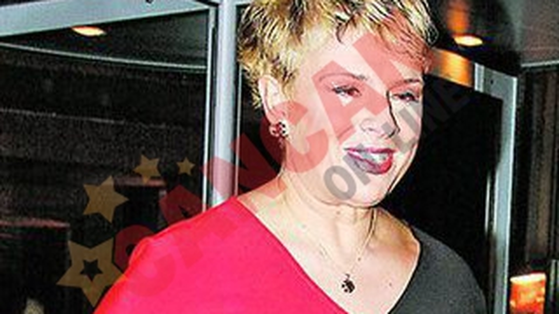 Studentii lui Teo Trandafir pregatesc o petrecere-surpriza, la intoarcerea acesteia in tara