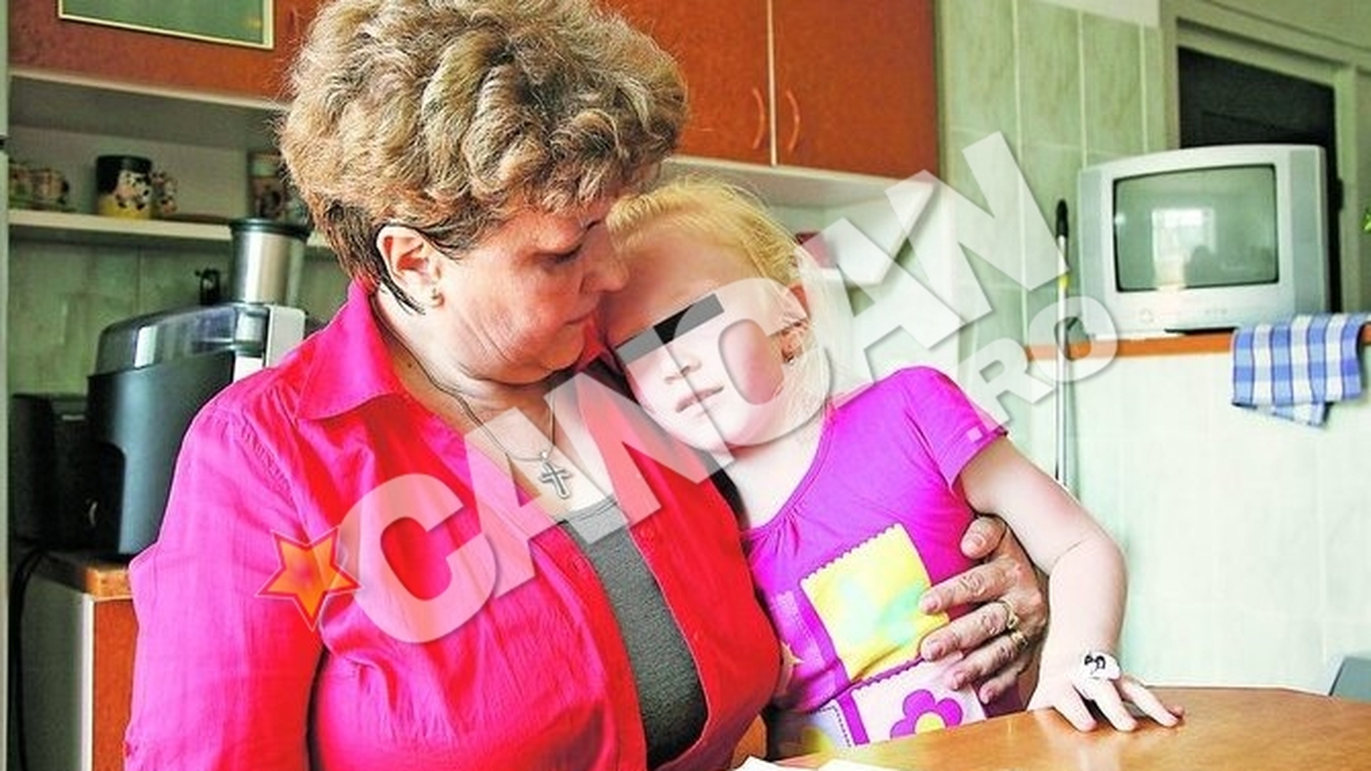 O bunica si nepotica ei aduc acuzatii grave angajatului DGIPI Aurel Spiridon. Scuipate si amenintate cu moartea de un comisar!