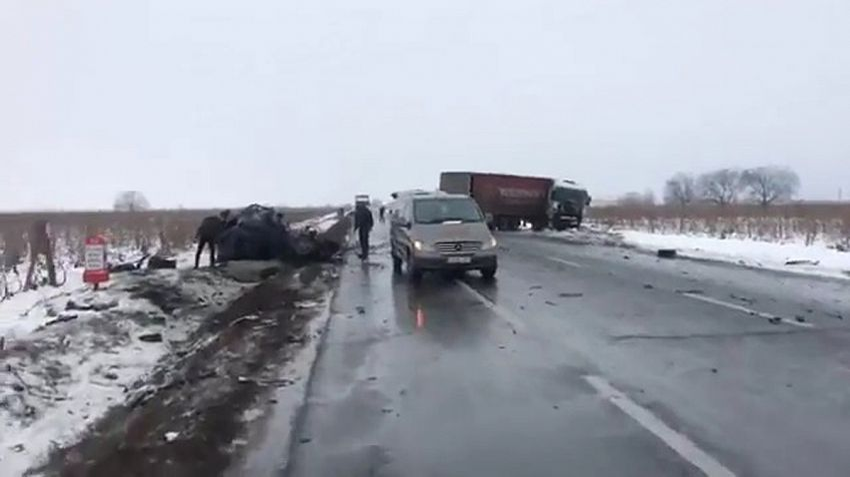 Cutremurător. Un bărbat s-a sinucis după ce și-a înjunghiat soția. S-a urcat la volan, a intrat pe contrasens și…