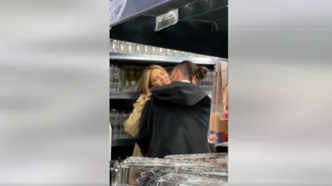 Gina Pistol şi Smiley, surprinşi în ipostaze intime! I-a “apucat dragostea” într-un magazin. Oamenii au luat foc: “Acasă nu aveţi timp?”