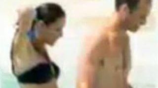 VIDEO Mai ceva ca un fotomodel! Kate Middleton arata incredibil in costum de baie! Vezi aici primele fotografii din luna de miere a Ducesei de Cambridge!