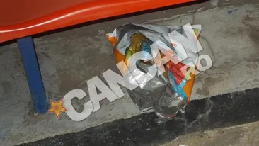 Ce-a ramas in urma dupa prima seara a Festivalului Mamaia? Mucuri de tigara, sticle aruncate, hartii sI ambajale goale