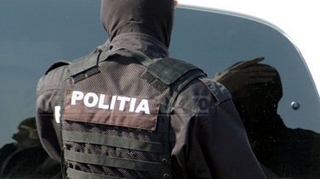 Trei barbati care au sechestrat o fata, imobilizati dupa ce politistii au tras cu arma