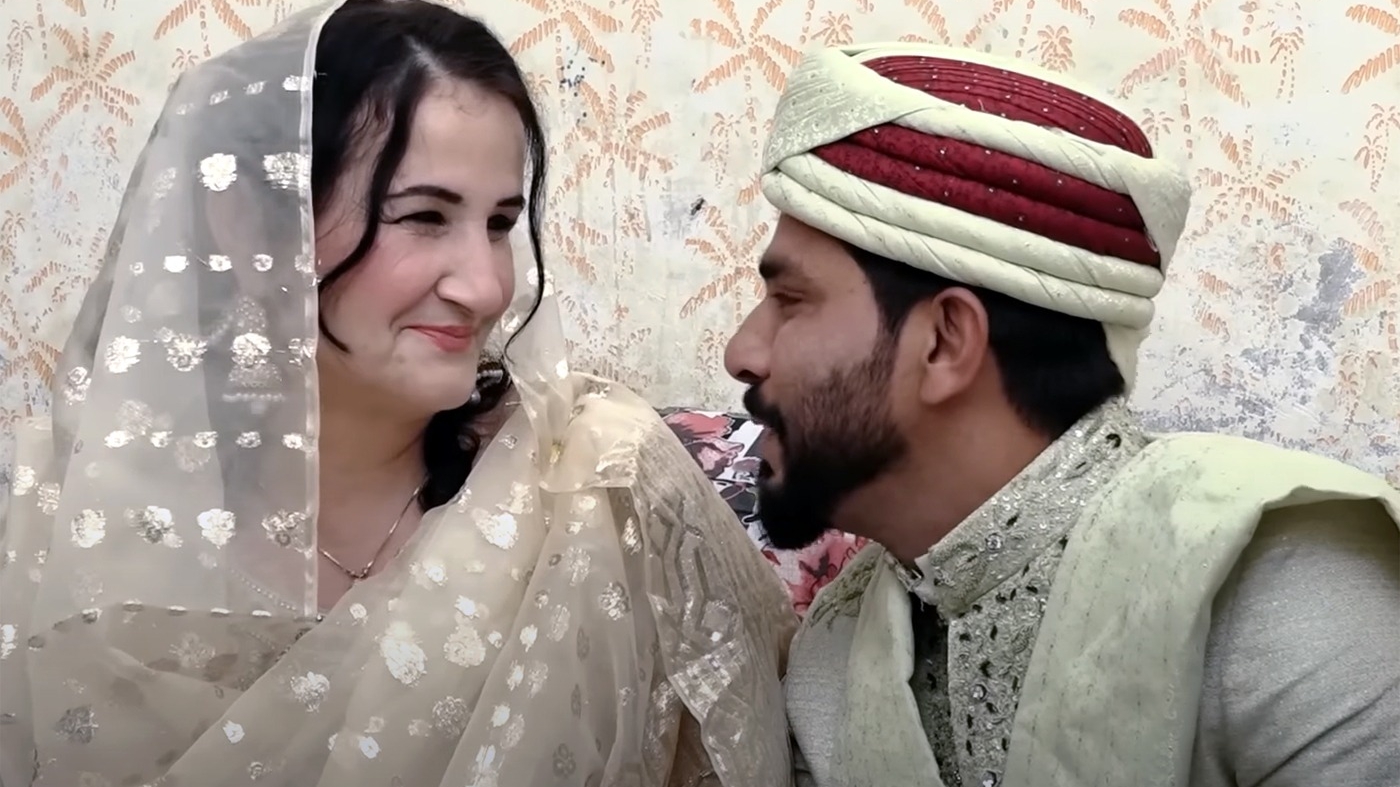 În iulie, o româncă de 50 de ani s-a cuplat pe Facebook cu un pakistanez care i-a spus că e de profesie "na’at khawan". Ireal ce s-a întâmplat acum, când s-au întâlnit prima dată
