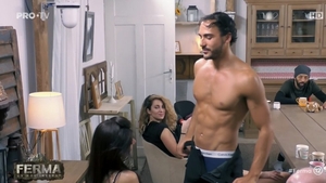 Matei Negrescu, sărut pasional cu Ioana Filimon, chiar în timpul filmărilor pentru “Ferma”