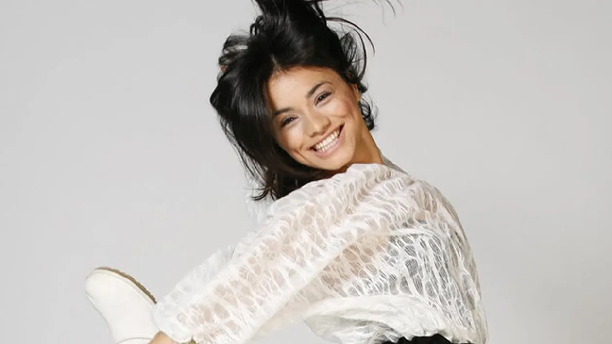 Imagine emotionanta! Aylin a facut cunostinta cu prima ei finuta si abia si-a facut curaj sa o ia in brate!