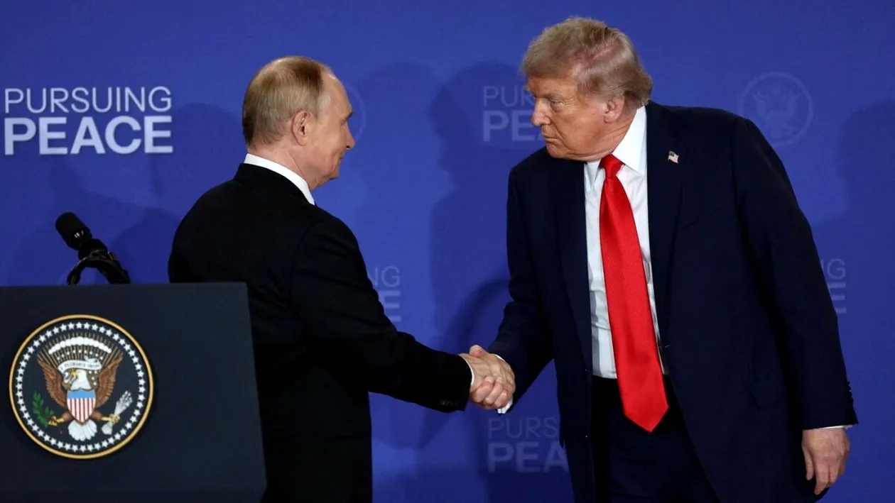 Gestul care l-a trădat pe Vladimir Putin la întâlnirea cu Donald Trump. Un expert a descifrat semnul transmis de liderul rus
