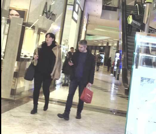 Tudor Muşat a fost un partener de shopping desăvârşit, chiar dacă a stat mai tot timpul cu ochii în telefon
