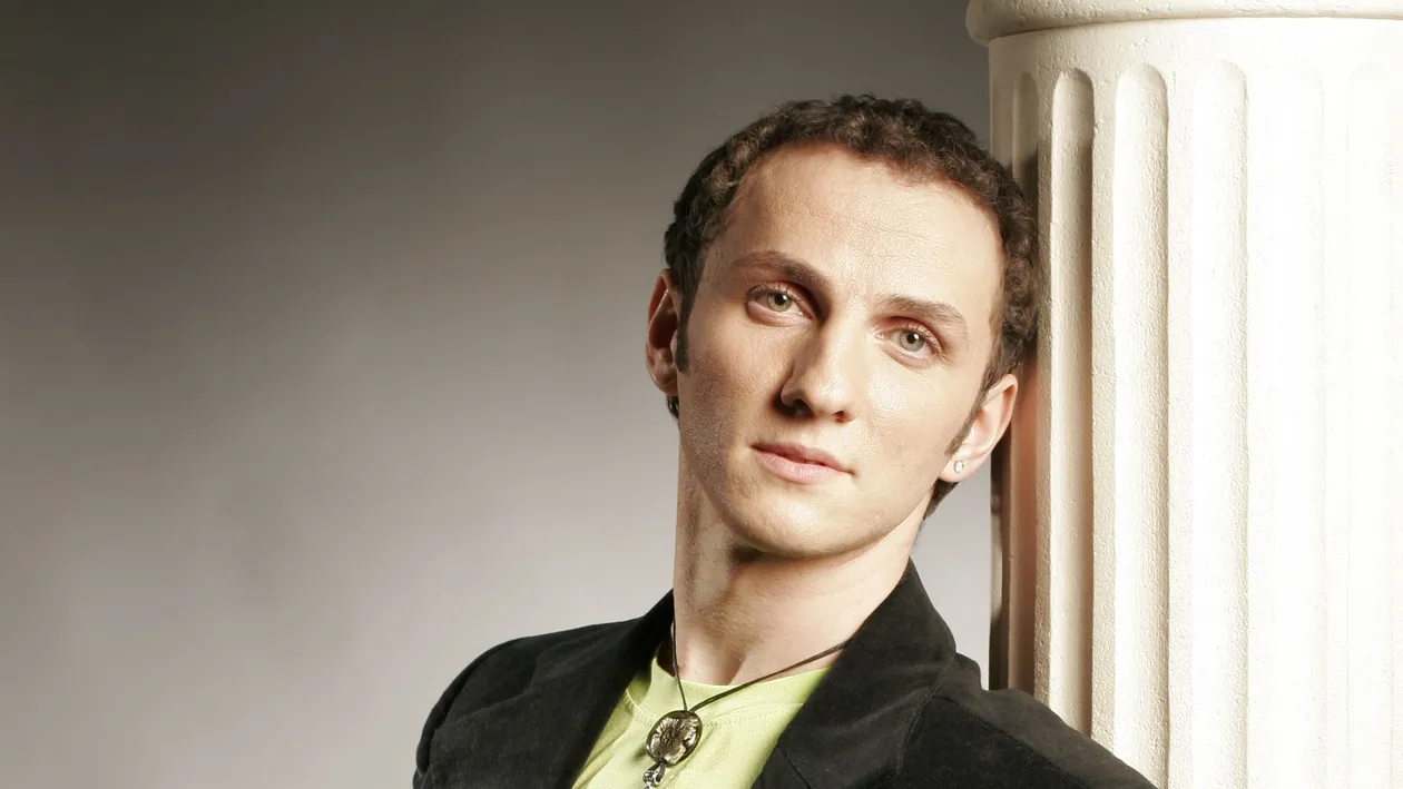 Traistariu: Fratele meu ma umileste. Arunca tot ce ii duc, haine, mobila. A aruncat patul si s-a automutilat dormind pe arcuri