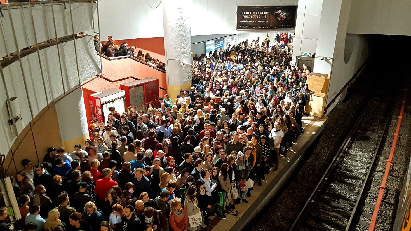 Haos în București, marți dimineață. Circulația metrourilor, blocată pe Magistrala 2