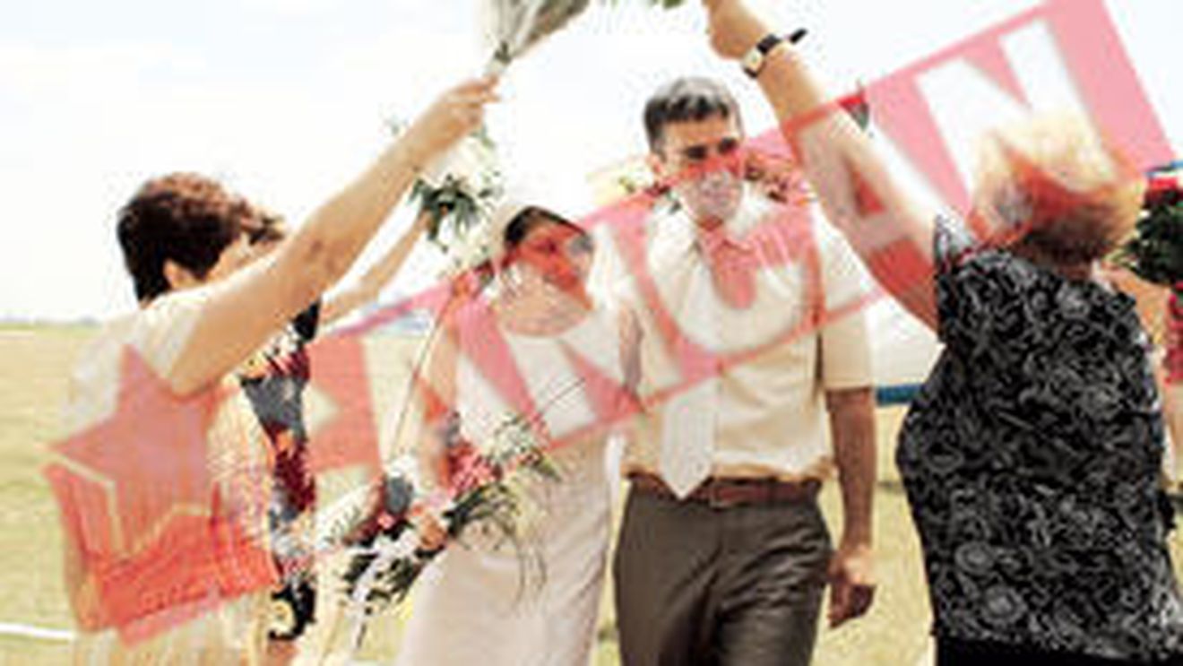 S-au casatorit pe aerodrom