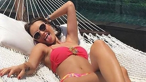 Imaginea care a încins internetul! ALINA NINE, cel mai bine plătit fotomodel român, goală puşcă pe o reţea de socializare 