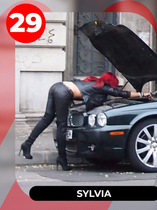 TOP 30 sexy-rockerițe din showbiz care au eclipsat asistența cu pantalonașii și fustițele din piele. Andreea Bălan și Bianca Drăgușanu, în ipostaze de neuitat
